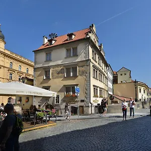 U 3 Pstrosu 4*, Praga Republica Cehă